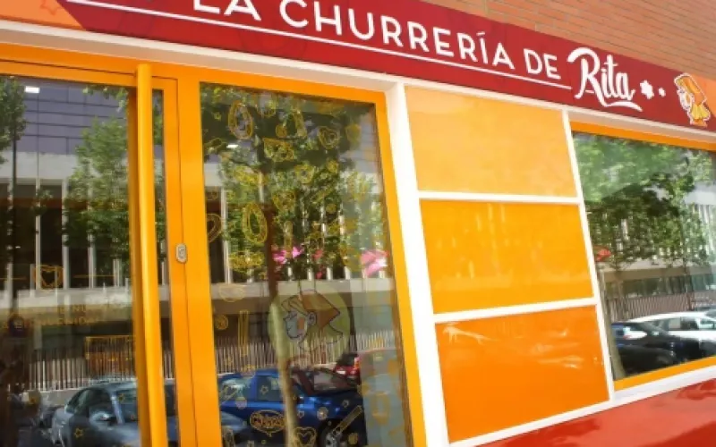 Churros tradicionales con chocolate en Valladolid